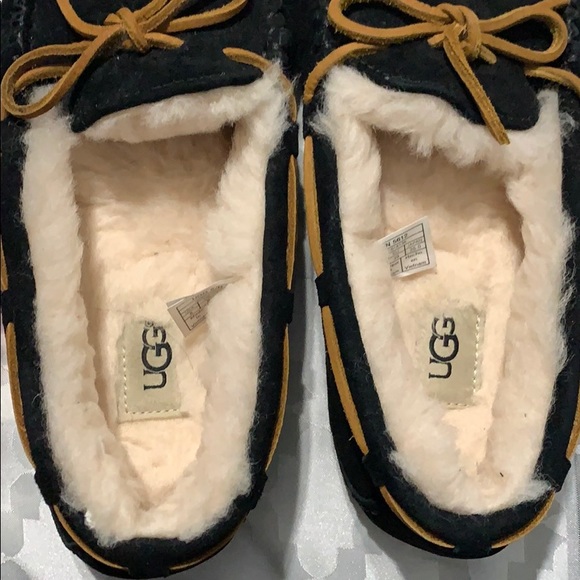 UGG slippers size 8 - Picture 3 of 4